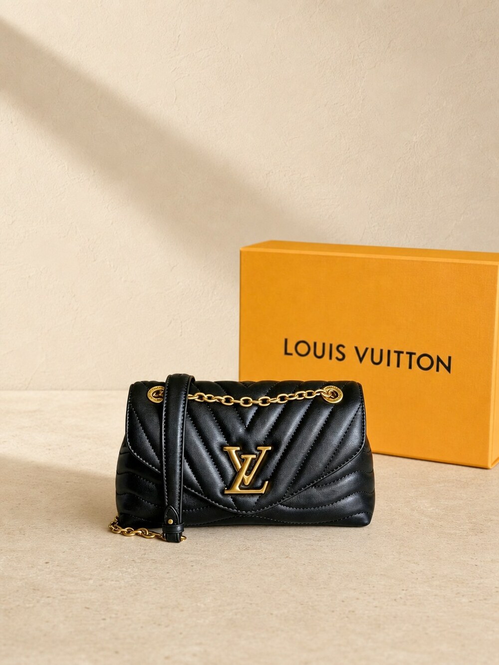 Black Shoulder Carry Bag | Louis Vuitton New Wave Chain MM